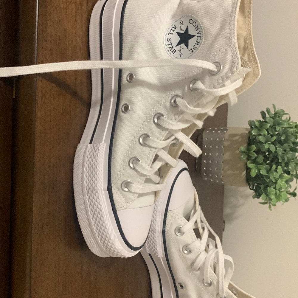 Converse all stars platforms.